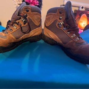 8.5 vintage 90s technical hiking boots
